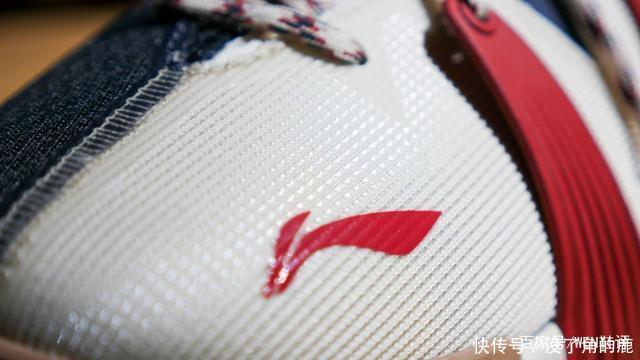 颜值设计双满分!首款“高端外场实战鞋”究竟有何玄机