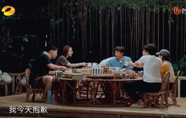 黄磊|张子枫公开处理剩菜，看完3个步骤懵了，原来都欠黄磊一句对不起