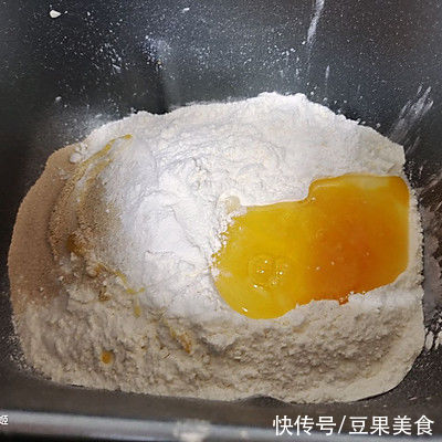 想要吃得健康，还是得吃法式蒜香小餐包