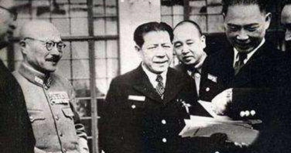 自行车|为什么抗战剧里，鬼子们都在地上跑，汉奸却骑自行车？