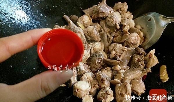 这肉口感似牛蛙,价格不到20一斤,买回来这样炒真巴适