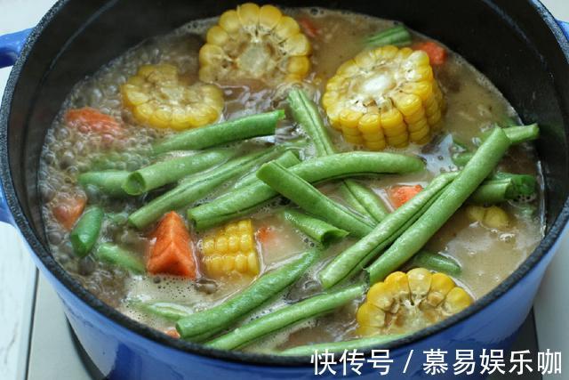 玉米|此菜虽然看着是一锅乱炖,却是超级美味又下饭,吃上就不想停嘴!