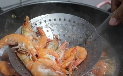 大虾|白水煮虾,直接煮是大错特错,牢记这3个诀窍,大虾鲜嫩无腥味
