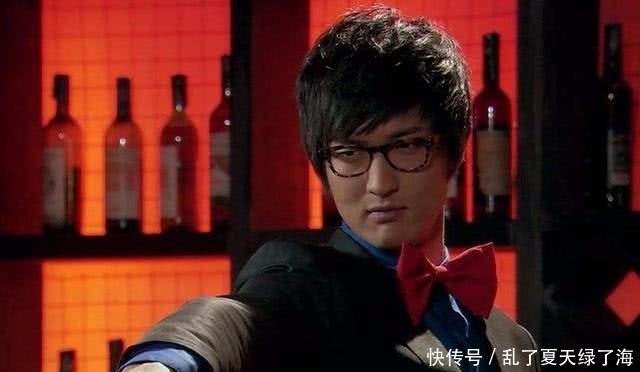 公寓|电视剧的cos角色,爱情公寓一股泥石流,吕布形象应该算经典了