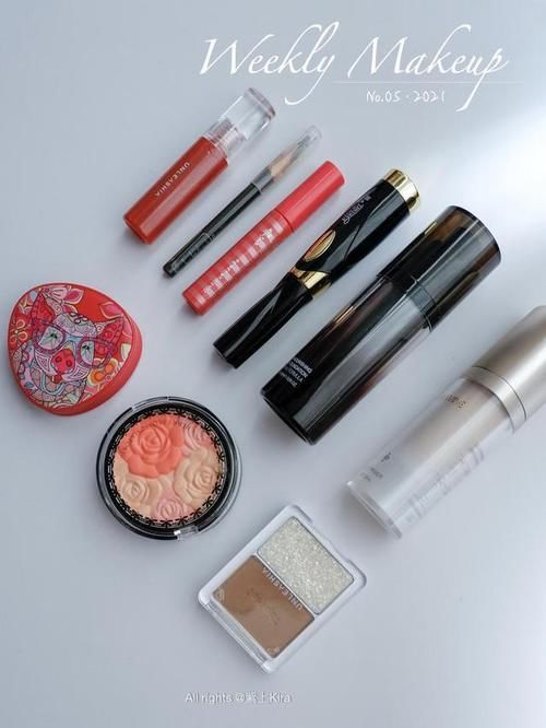 巧用三色腮红和眉笔，多快好省，打造氛围感阳光妆容