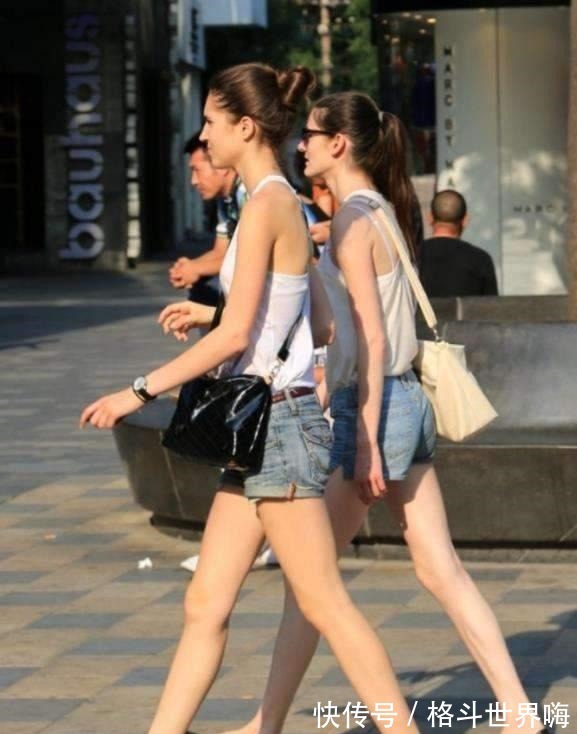 |街拍关于喜欢你这件事,就当闹了个笑话吧!