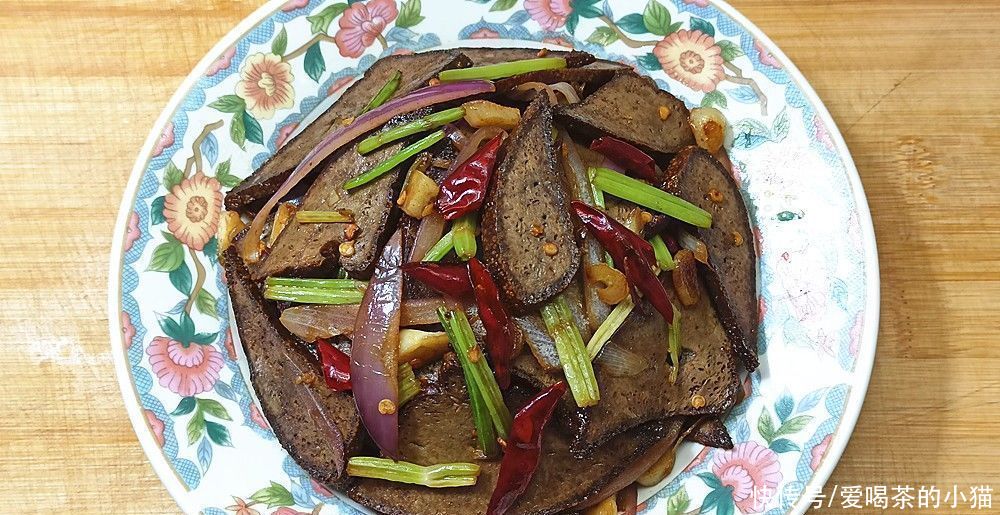 喜欢|猪肝别只会炒着吃，小猫教教你这么做，外酥里嫩，下酒下饭都不错