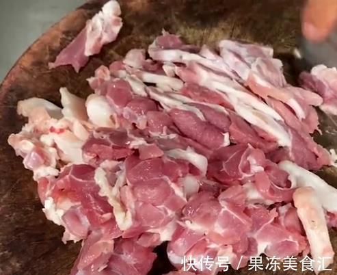 青小米椒|孜然羊肉,微辣鲜香,肉质鲜嫩,一上桌就抢光