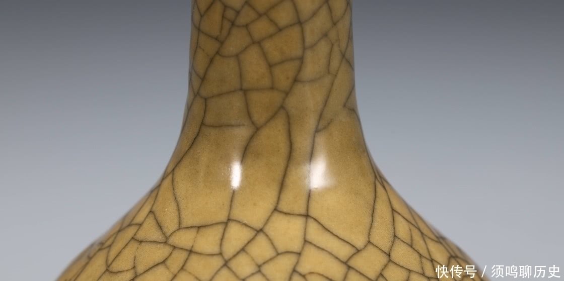  清中期 黄哥釉长颈瓶