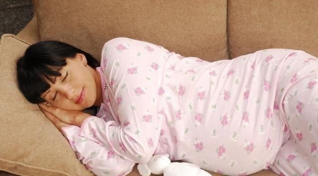 产妇|“什么东西夹到我了”正在顺产的产妇突然大喊,医生吓我一跳