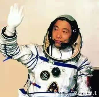 宇航员 第一个登上太空的宇航员,不是加加林,而是一只狗……