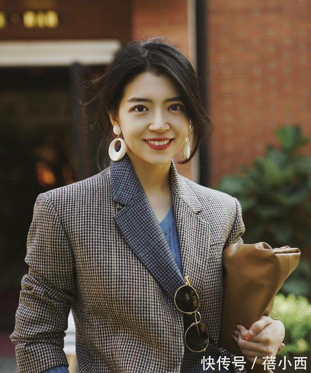 衣橱|真正会穿又有气质的女人，早秋衣橱里少不了“西装”，chic又洋气