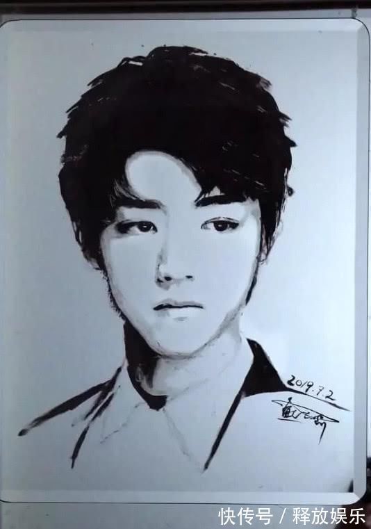 王俊凯!有种“变脸”叫做牙膏画,明明是王一博,关灯却变王俊凯,跪服了