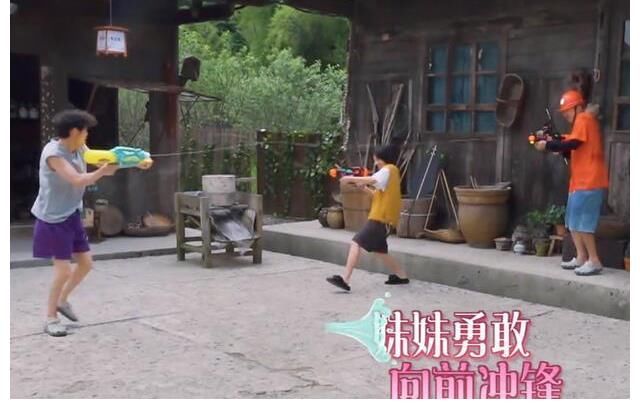 艺兴|黄磊黄渤一起对战张艺兴，真是痛快，这一幕粉丝等了三年！