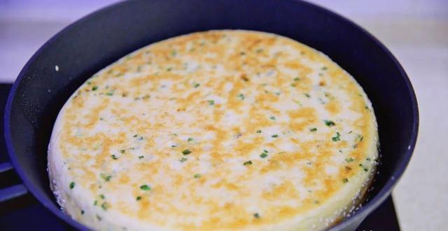 搅拌均匀|不揉面,不擀面,筷子搅一搅,5分钟烙出一大张饼,解决全家早餐