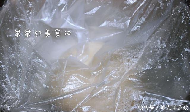 烙饼时,有人烫面,有人抹油,其实都不对,大厨教你正确做法