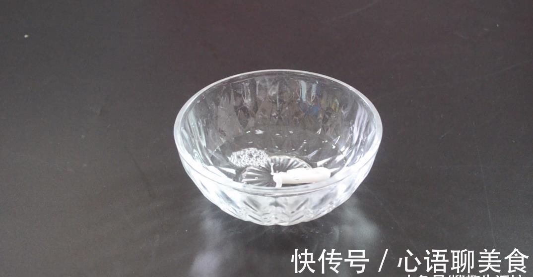 用蜡烛在电水壶上擦一擦太实用了, 解决了很多人的烦恼, 赶紧试试