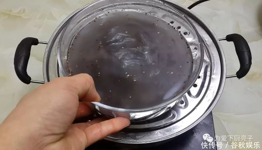 1碗米饭，3勺糯米粉，擀杖一搅，做出创意小零食，比春卷好吃十倍