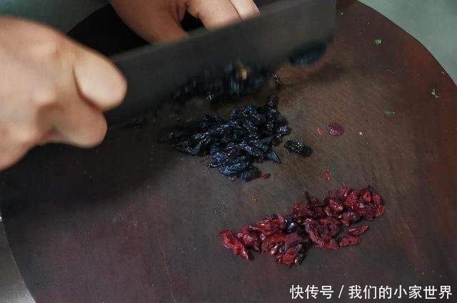 1碗玉米面，2个鸡蛋，不蒸不烤，松软香浓，孩子天天都想吃！