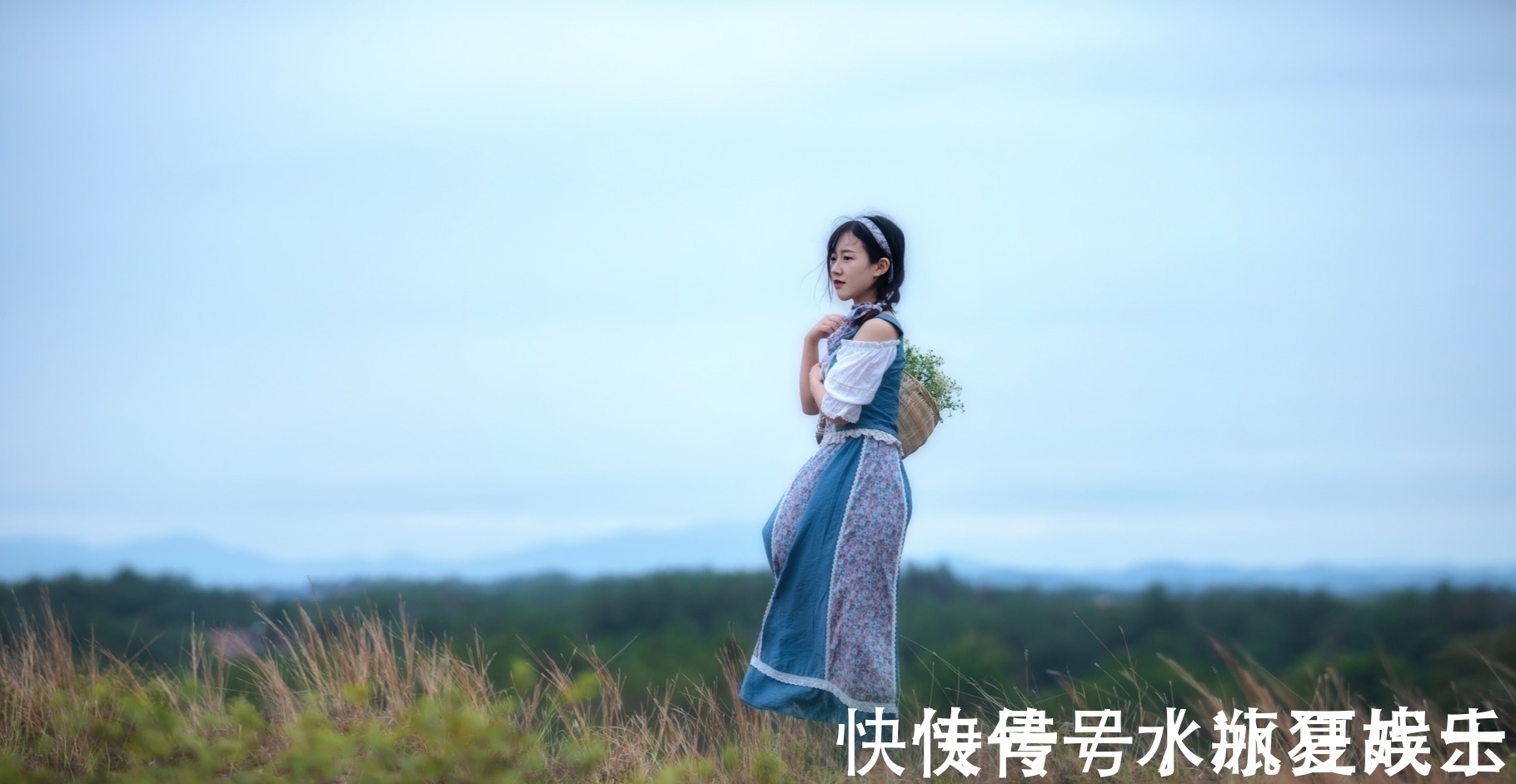 诗囚#七律·九首丨杯斟锦鲤江心月,韵起梧桐叶底秋