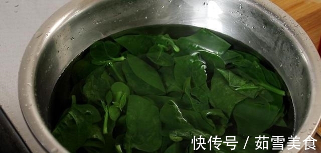 上海青|不管炒什么青菜,直接下锅炒就错大了,学会3点,青菜翠绿不发黑