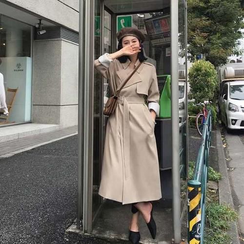西装裤 中年女人怎么搭配风衣？想要提升自身气质，可以考虑以下3个公式