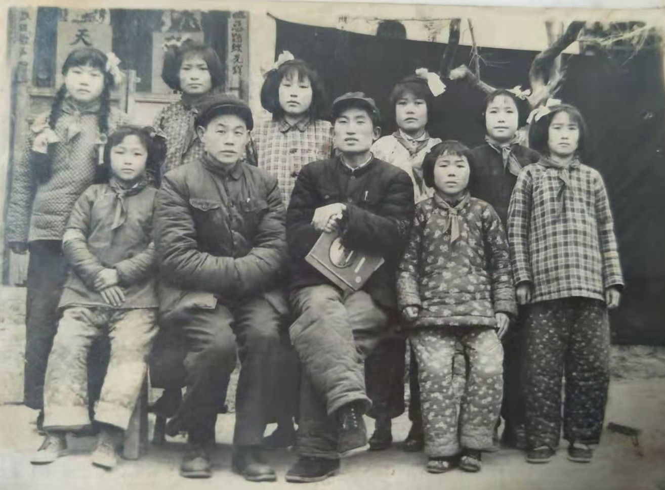 棉裤|临朐六、七十年代的老照片,人们冬天还穿着大棉裤