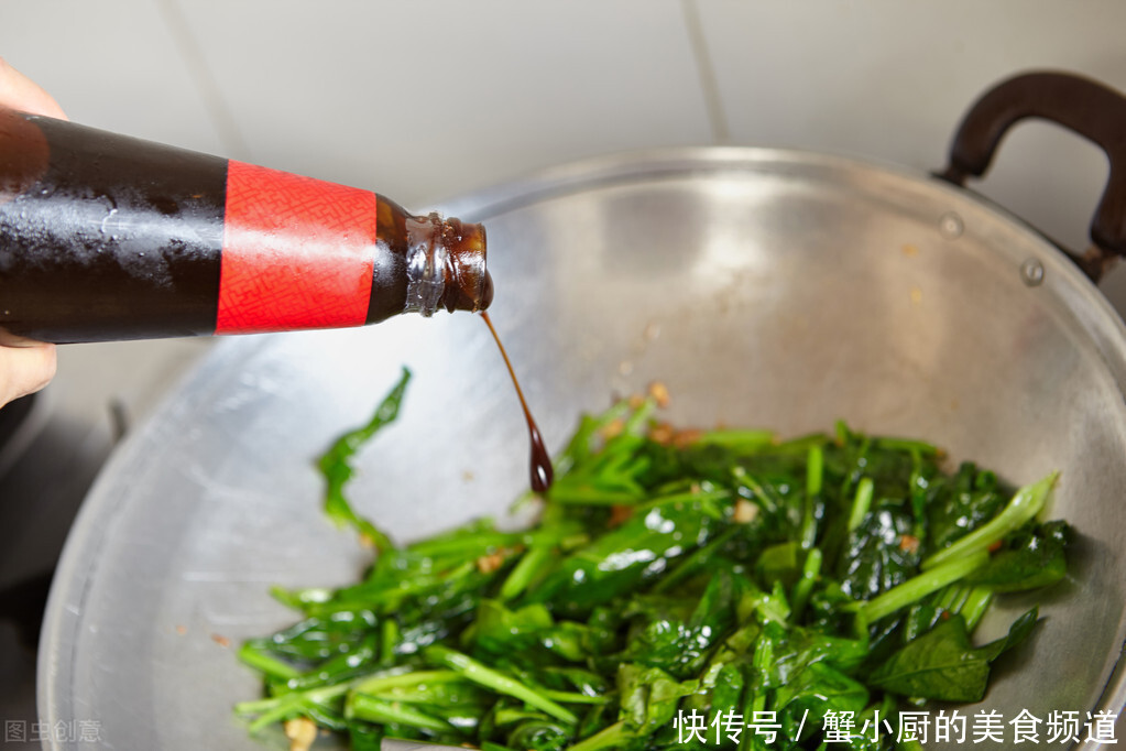 原汁原味|油麦菜怎么做好吃?教你2种技巧和再下4种调料,做出锅比肉还鲜