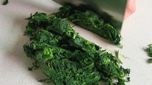 清明粿翠绿不变色，只留艾香不要苦涩很多人不知道，教你这样做