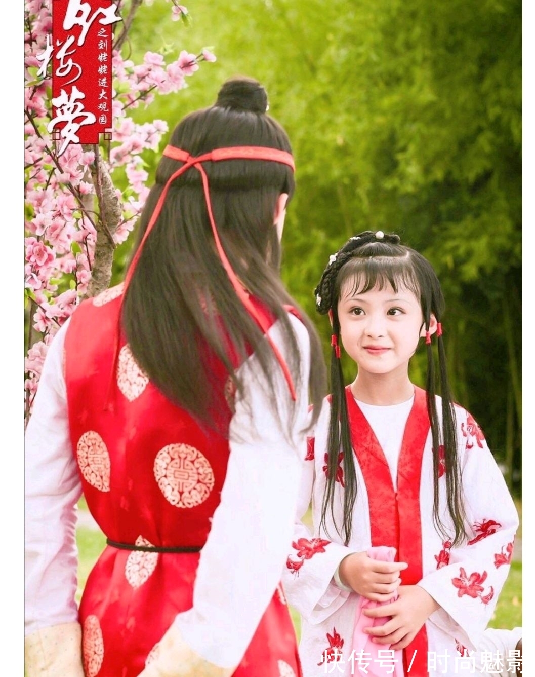 年纪&细抠薛宝钗的年纪,她不可能年方二八,更不可能和袭人、晴雯同庚