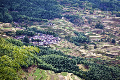 中年|高山险峰、云海梯田、山里人家，人间仙境南尖岩