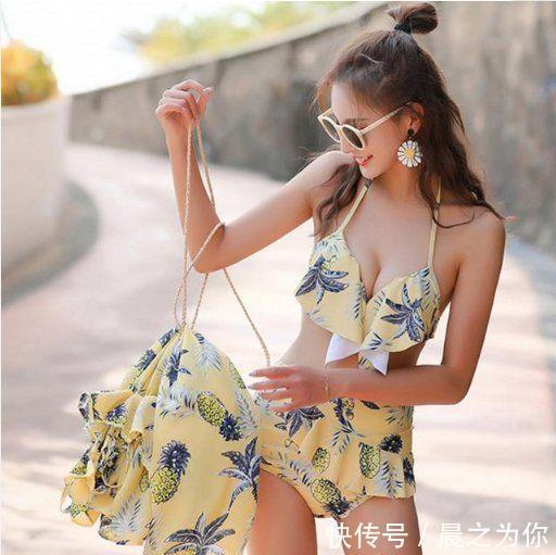 运动风 -比基尼泳衣小姐姐,穿出模特身材,尽显青春时尚感