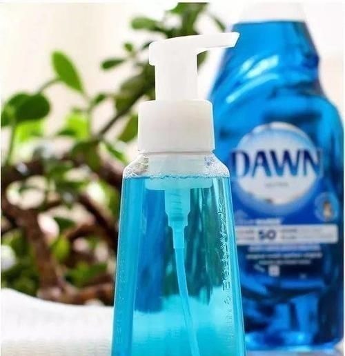 做法|洗衣服直接倒洗衣液错,告诉你正确做法,洗完比新衣服还新