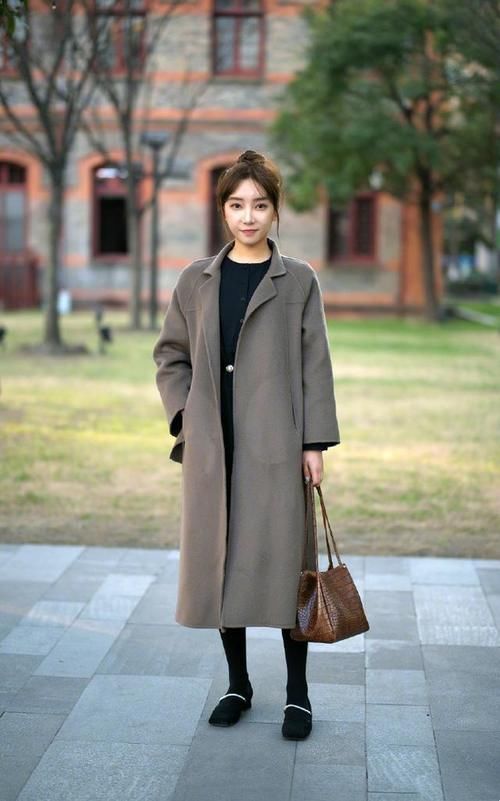 小个子穿大衣“显矮”？下面这几种穿法显高又洋气，一学就会