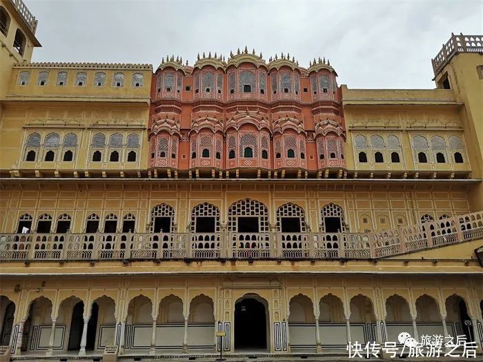 人称|印度最奇葩的宫殿，上面有近千个窗户，很多人称它为“月宫”