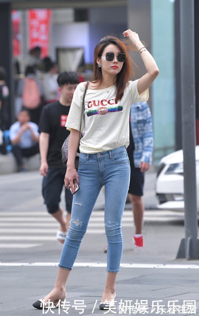 个性|在时尚中释放个性，修身牛仔裤给你想要的美