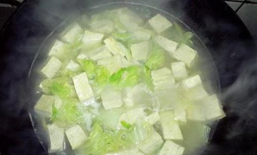 好吃|白菜炖豆腐要怎么做才好吃?记得多放这2样,比放肉还美味