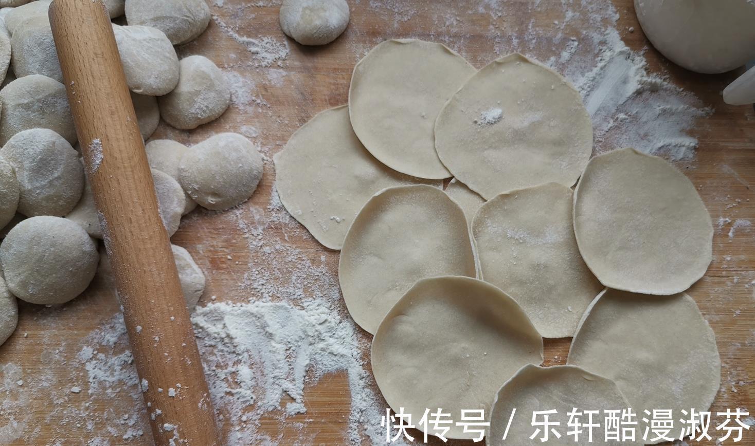 馅料|老妈包这饺子，皮薄馅大营养好，比肉饺子都好吃，清香爽口真解馋