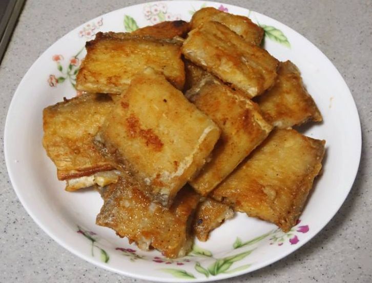 煎带鱼时，别再裹面糊了，这么做才是正确方法，外酥里嫩
