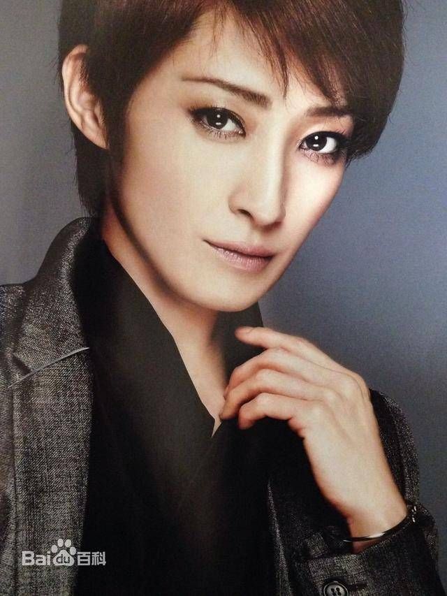  宝冢|宝冢歌剧院，全日本男人的情敌，居然是比男子更英俊的女演员？