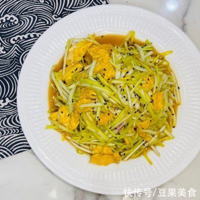 减肥也能吃的蒜苗炒土鸡蛋