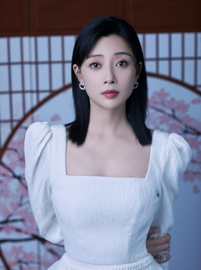 弧度|剪锁骨发选择外翻还是内扣？选对了显洋气还好打理