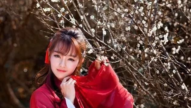 下联|才女出上联“王不出头谁做主”,才子的霸气下联令才女脸红