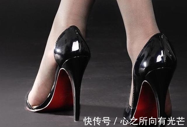 走姿|浅口细跟鞋提升优雅气质，让女人的走姿充满魅力，展示女人的自信！