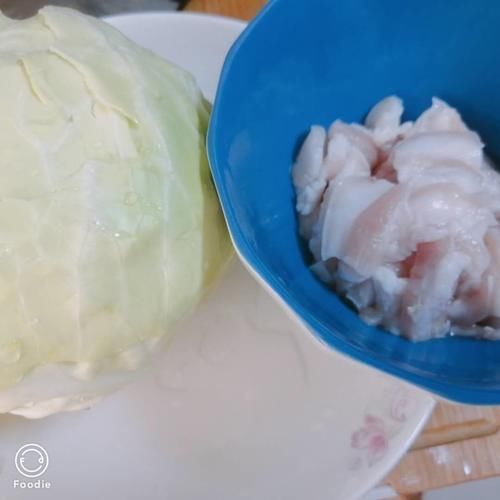 哇噻,老婆推荐的懒人菜——卷心菜炒肉,真的很好吃,全家都抢着吃