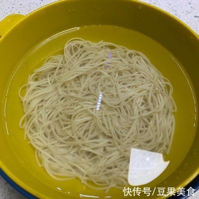 开胃餐|#夏日开胃餐#老少皆宜的葱油拌面