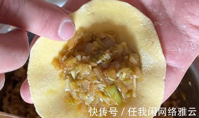 一到冬天,我家就包这种馅的饺子,鲜嫩多汁,皮薄馅大,太香了
