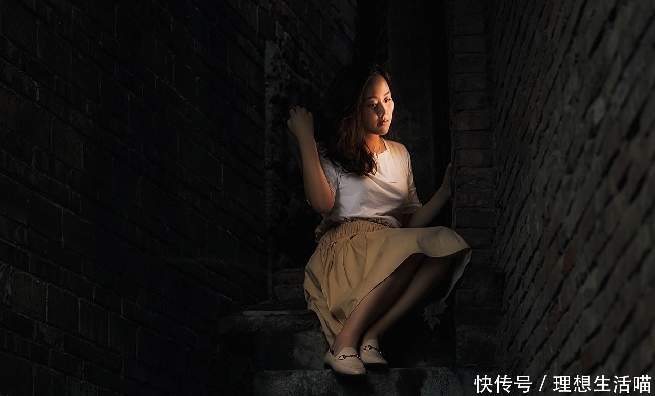 诗词丨折取清香栽锦墨,偏凝琴瑟说前尘