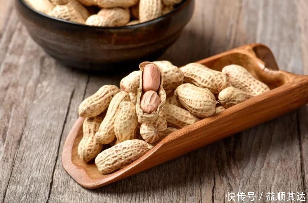 花盆|养花离不开花肥,怎么正确发酵花生壳?一共三步,一步不能少