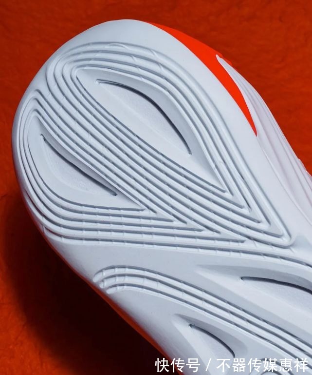 球鞋图见丨提起“又帅又能打”的球鞋,你最先想起的是____?